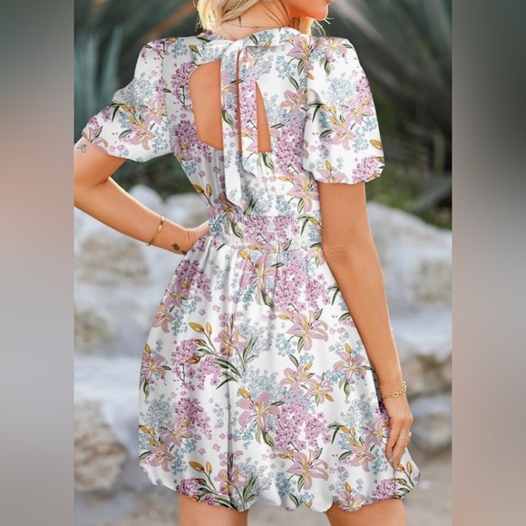 Woman’s beautiful floral scrappy back dress - Picture 2 of 3